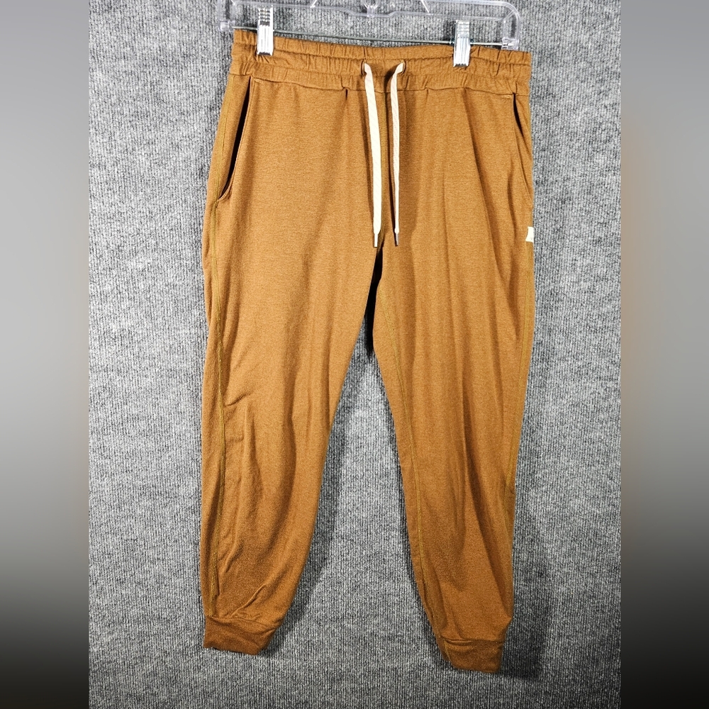 Vuori Women's Performance Joggers in the color Flax. XS